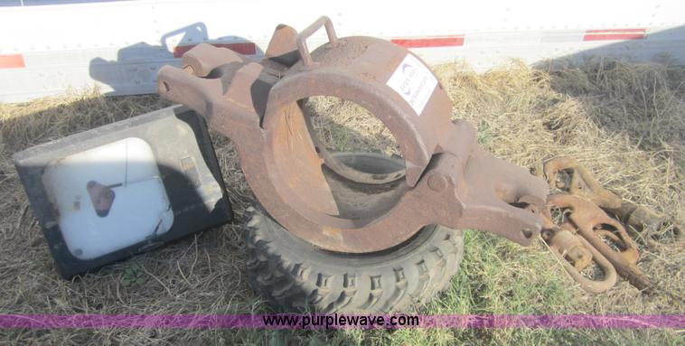 image for item C5075 Assorted items