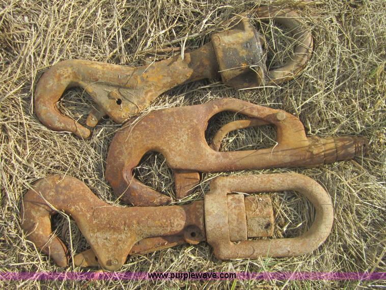 image for item C5075 Assorted items