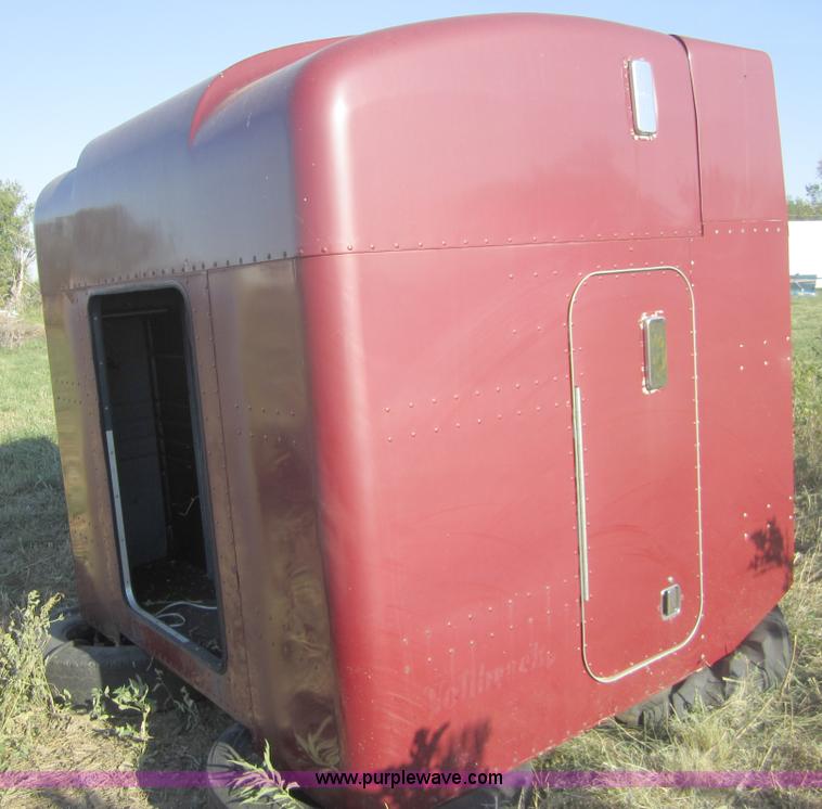 image for item C5077 1993 Peterbilt sleeper