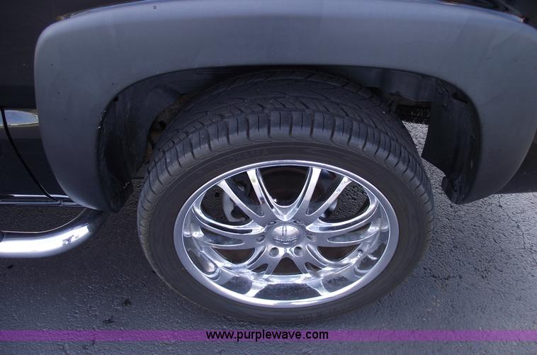 image for item C5557 2001 Chevrolet Suburban 1500 LT SUV