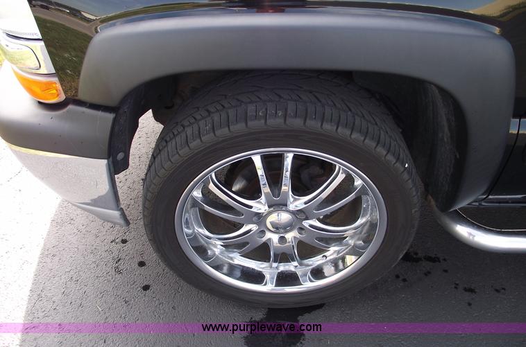 image for item C5557 2001 Chevrolet Suburban 1500 LT SUV