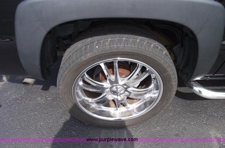 image for item C5557 2001 Chevrolet Suburban 1500 LT SUV