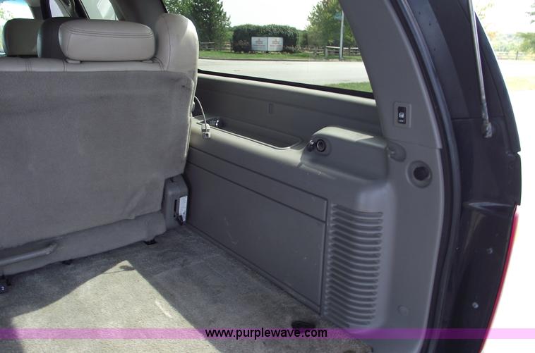 image for item C5557 2001 Chevrolet Suburban 1500 LT SUV