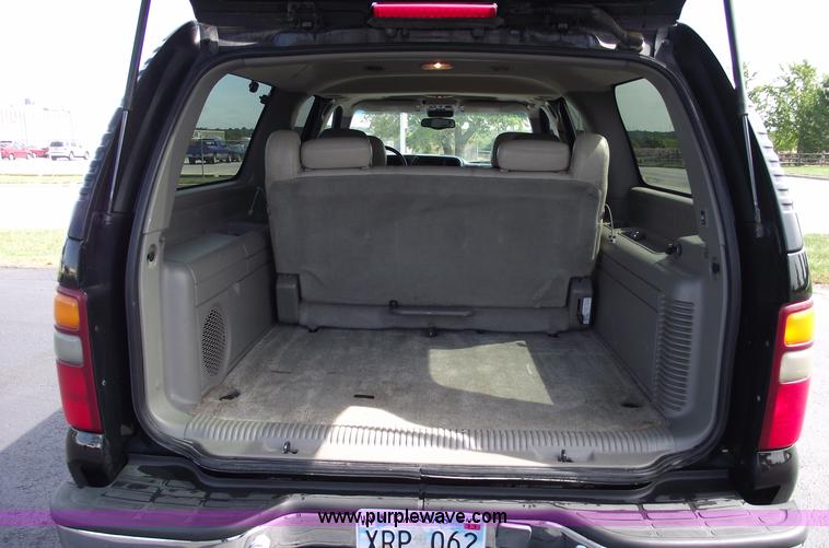 image for item C5557 2001 Chevrolet Suburban 1500 LT SUV