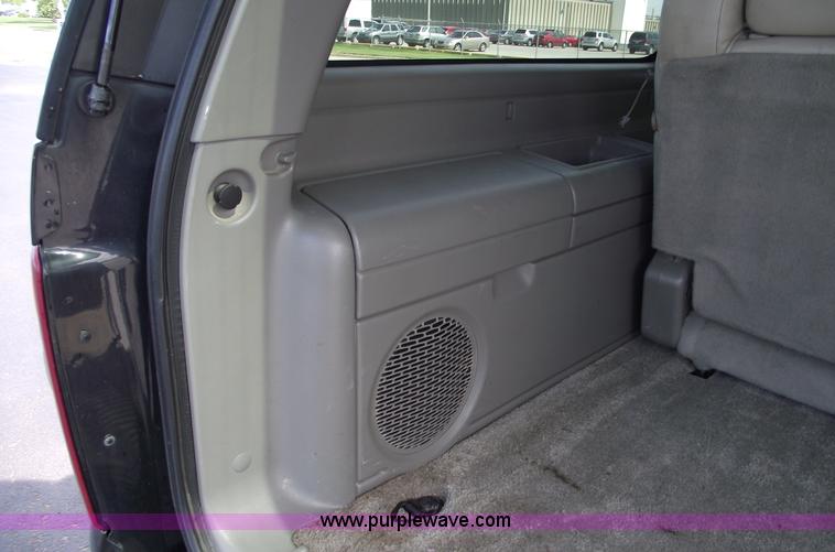 image for item C5557 2001 Chevrolet Suburban 1500 LT SUV