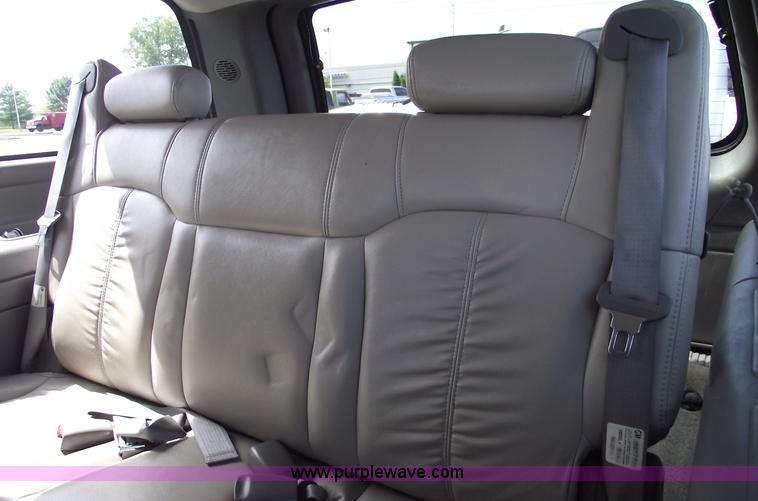 image for item C5557 2001 Chevrolet Suburban 1500 LT SUV