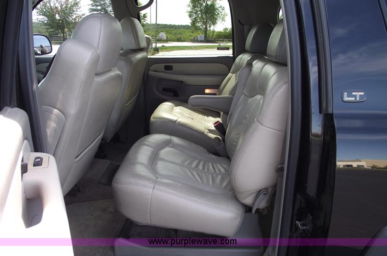 image for item C5557 2001 Chevrolet Suburban 1500 LT SUV