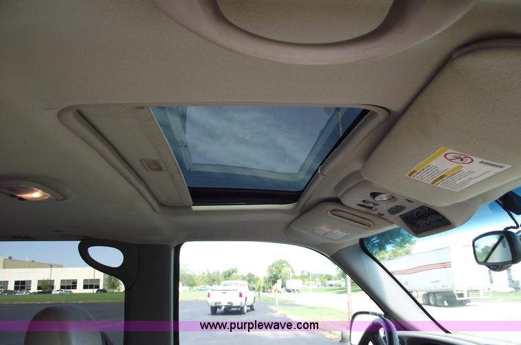 image for item C5557 2001 Chevrolet Suburban 1500 LT SUV