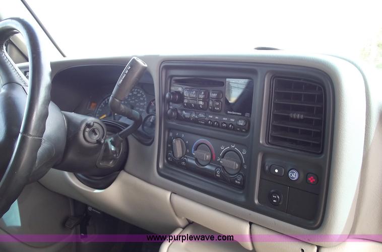 image for item C5557 2001 Chevrolet Suburban 1500 LT SUV