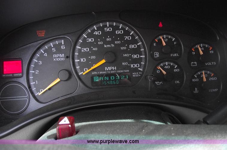 image for item C5557 2001 Chevrolet Suburban 1500 LT SUV