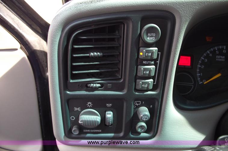 image for item C5557 2001 Chevrolet Suburban 1500 LT SUV