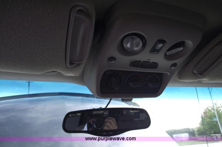 image for item C5557 2001 Chevrolet Suburban 1500 LT SUV