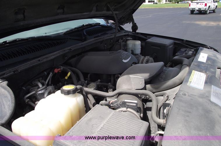 image for item C5557 2001 Chevrolet Suburban 1500 LT SUV