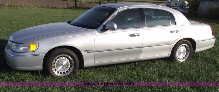 image for item C5563 1998 Lincoln Town Car Executive