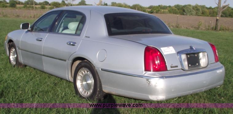 image for item C5563 1998 Lincoln Town Car Executive
