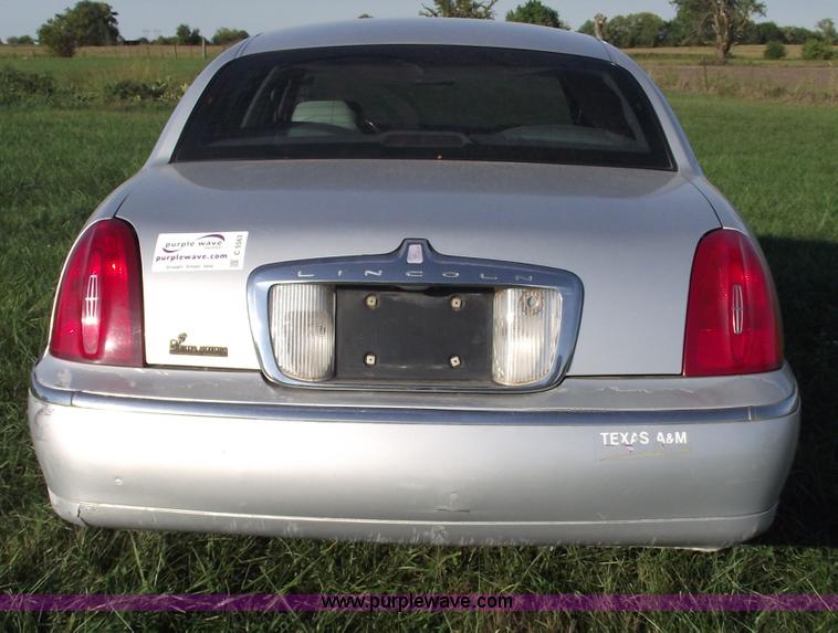 image for item C5563 1998 Lincoln Town Car Executive