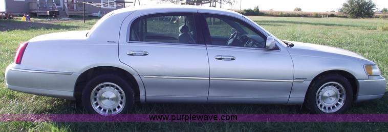 image for item C5563 1998 Lincoln Town Car Executive