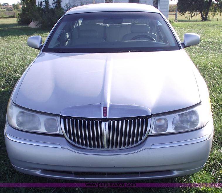 image for item C5563 1998 Lincoln Town Car Executive