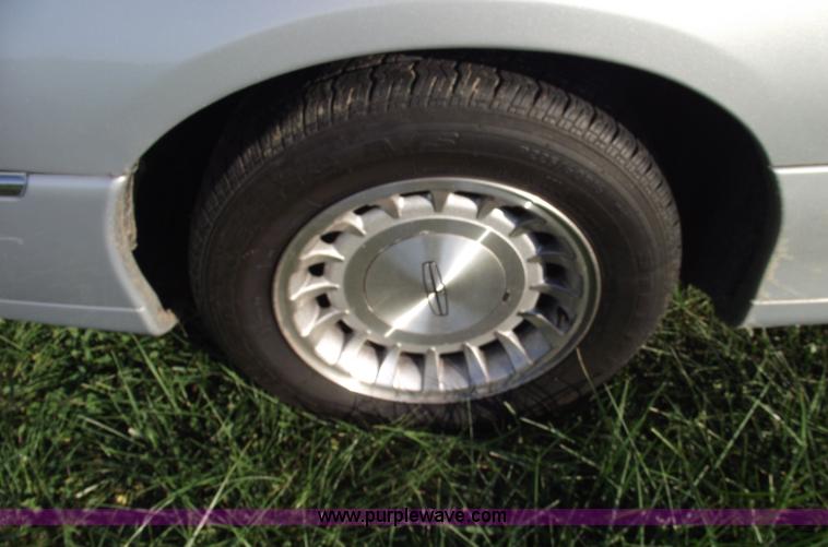 image for item C5563 1998 Lincoln Town Car Executive
