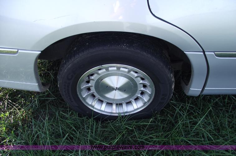 image for item C5563 1998 Lincoln Town Car Executive