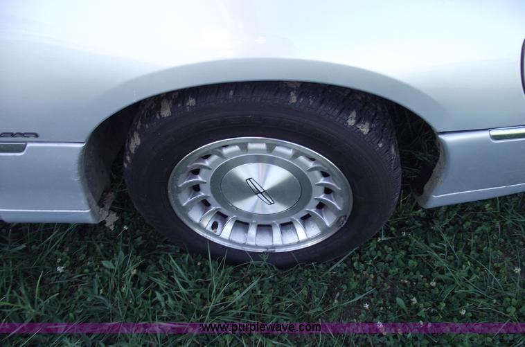 image for item C5563 1998 Lincoln Town Car Executive