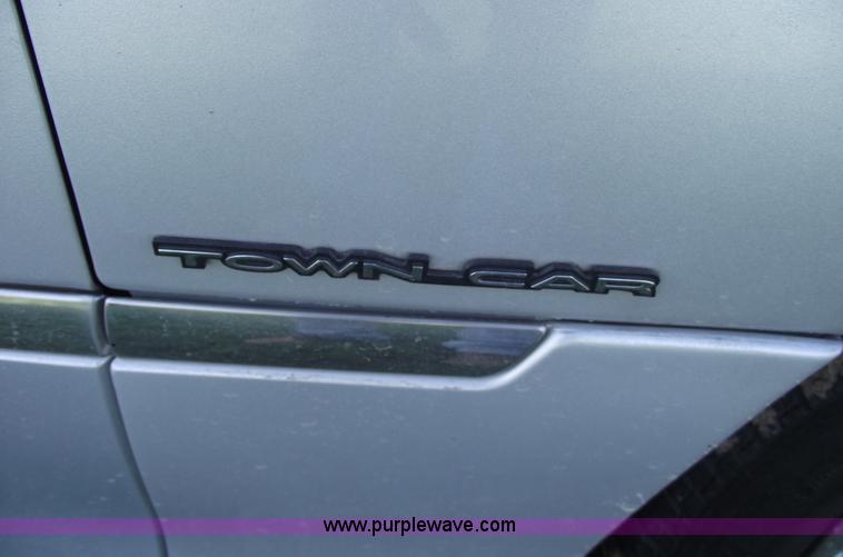 image for item C5563 1998 Lincoln Town Car Executive