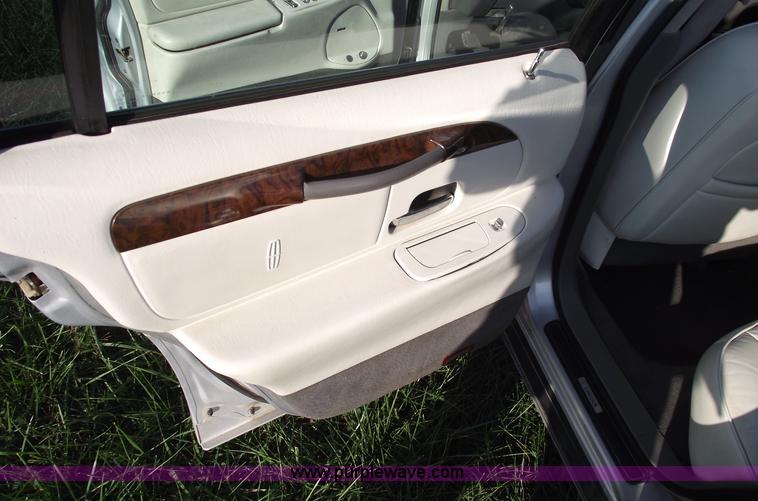 image for item C5563 1998 Lincoln Town Car Executive