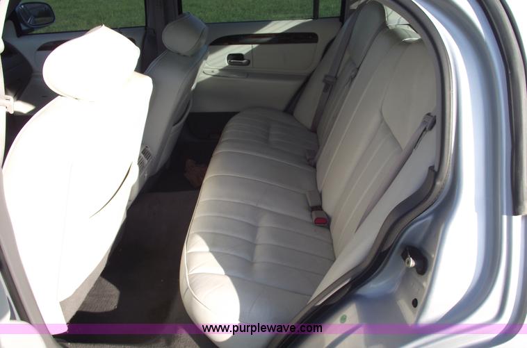 image for item C5563 1998 Lincoln Town Car Executive