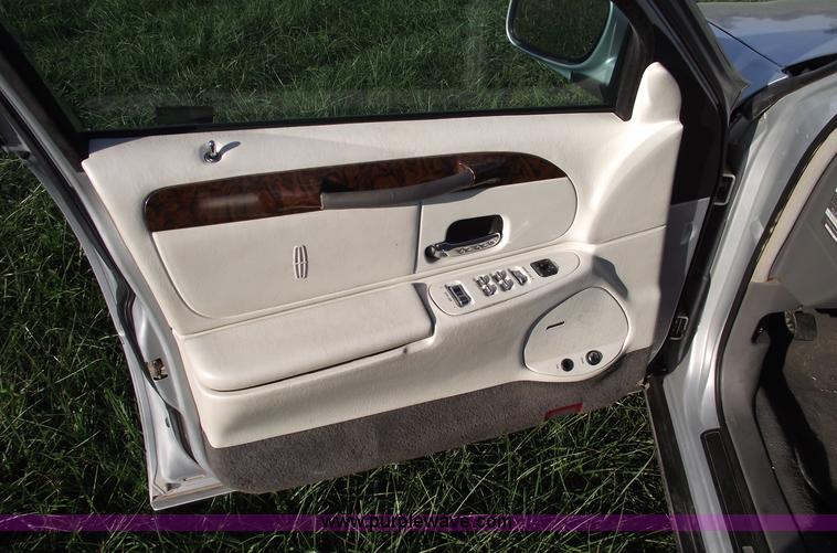 image for item C5563 1998 Lincoln Town Car Executive