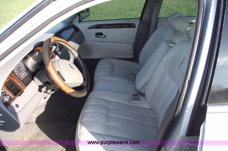 image for item C5563 1998 Lincoln Town Car Executive