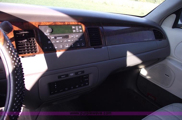 image for item C5563 1998 Lincoln Town Car Executive