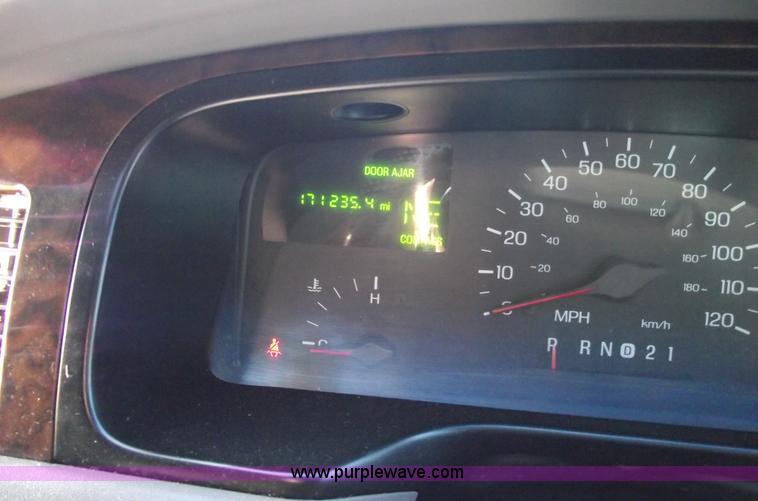 image for item C5563 1998 Lincoln Town Car Executive