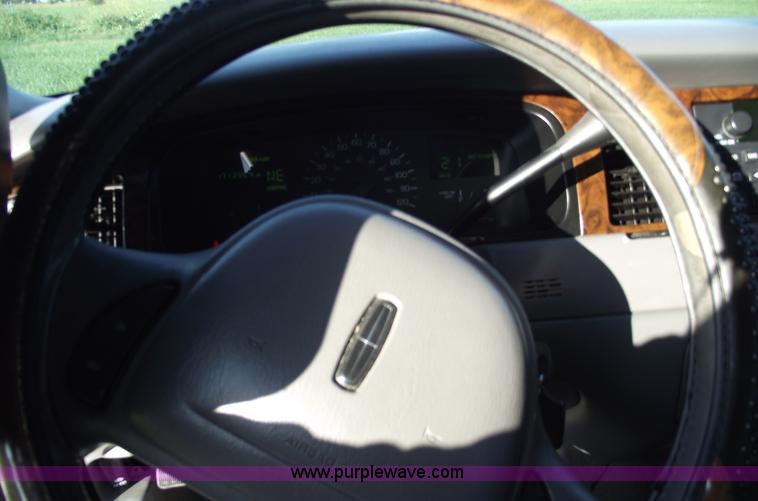 image for item C5563 1998 Lincoln Town Car Executive