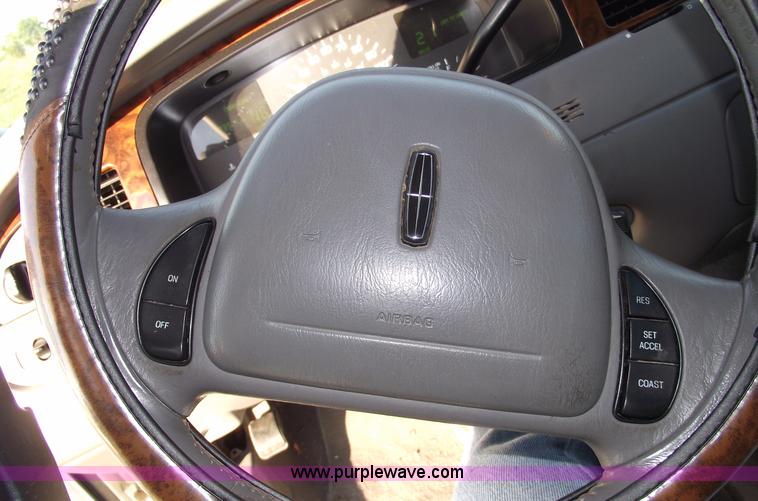 image for item C5563 1998 Lincoln Town Car Executive