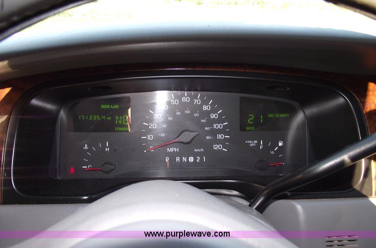 image for item C5563 1998 Lincoln Town Car Executive