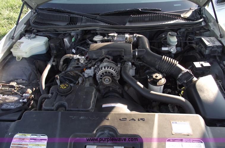 image for item C5563 1998 Lincoln Town Car Executive