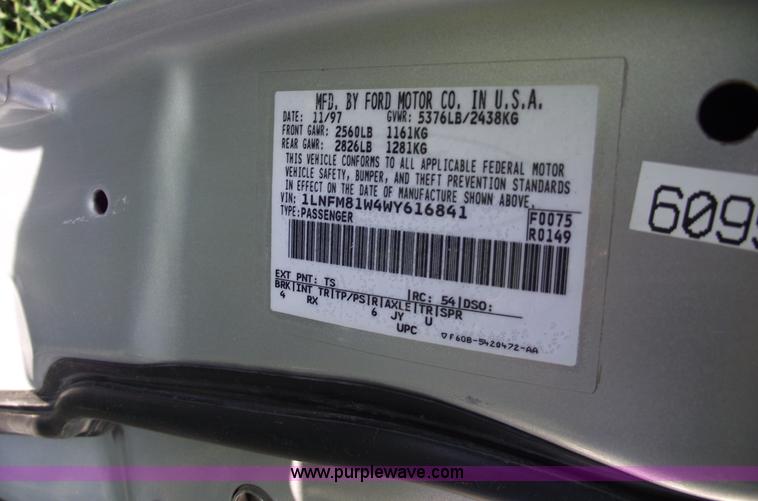 image for item C5563 1998 Lincoln Town Car Executive