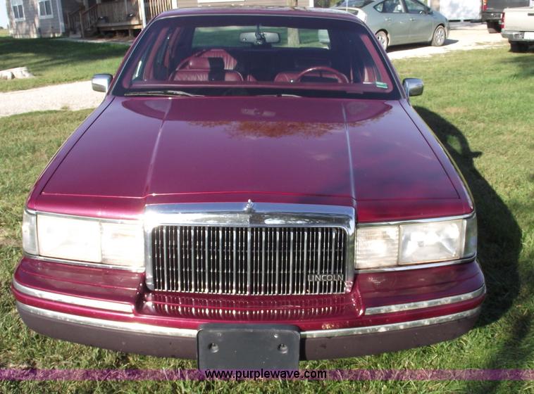 image for item C5564 1993 Lincoln Town Car Cartier