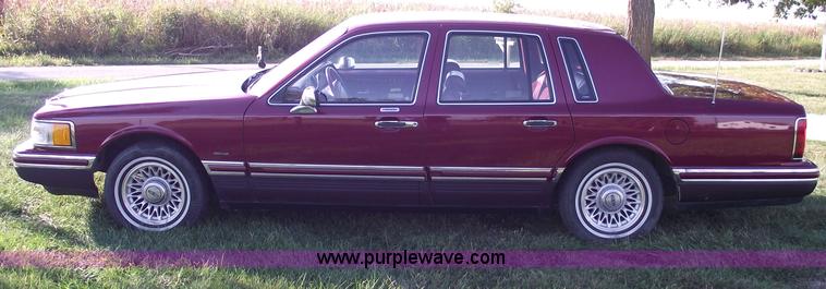 image for item C5564 1993 Lincoln Town Car Cartier