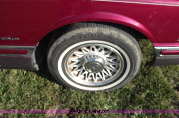 image for item C5564 1993 Lincoln Town Car Cartier
