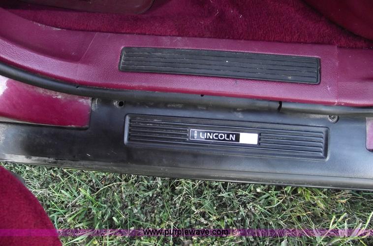 image for item C5564 1993 Lincoln Town Car Cartier