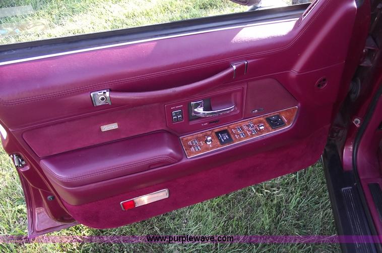 image for item C5564 1993 Lincoln Town Car Cartier