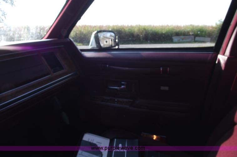 image for item C5564 1993 Lincoln Town Car Cartier