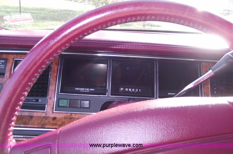 image for item C5564 1993 Lincoln Town Car Cartier