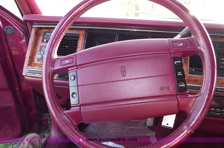 image for item C5564 1993 Lincoln Town Car Cartier