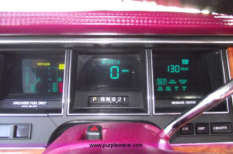 image for item C5564 1993 Lincoln Town Car Cartier