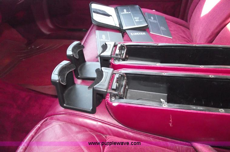 image for item C5564 1993 Lincoln Town Car Cartier