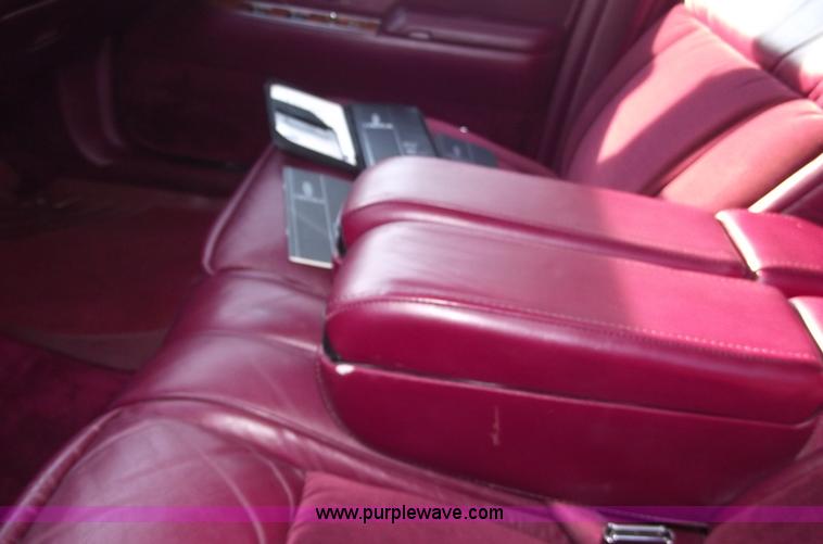 image for item C5564 1993 Lincoln Town Car Cartier