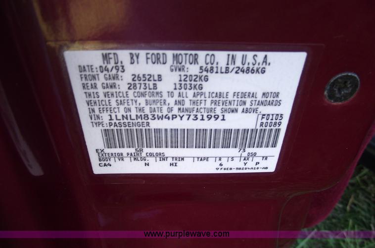 image for item C5564 1993 Lincoln Town Car Cartier