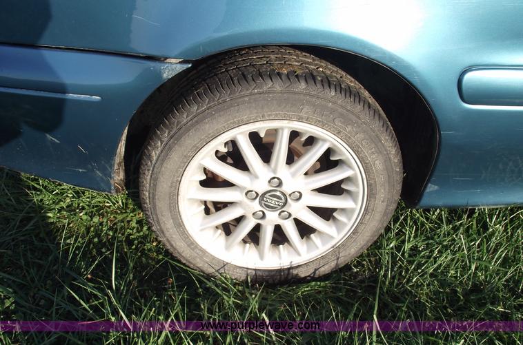 image for item C5565 1999 Volvo C70 LT convertible